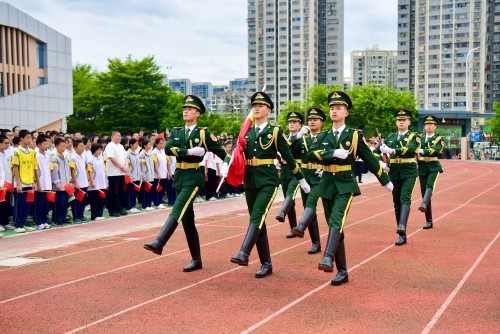 超燃！原天安門(mén)國(guó)旗護(hù)衛(wèi)隊(duì)走進(jìn)倉(cāng)山校園